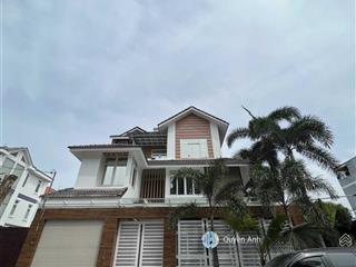 Chính chủ bán biệt thự bình lợi, cạnh sông sg 10x20m, có sẵn nhà 3 tầng hoàn công đủ, giá chỉ 22 tỷ