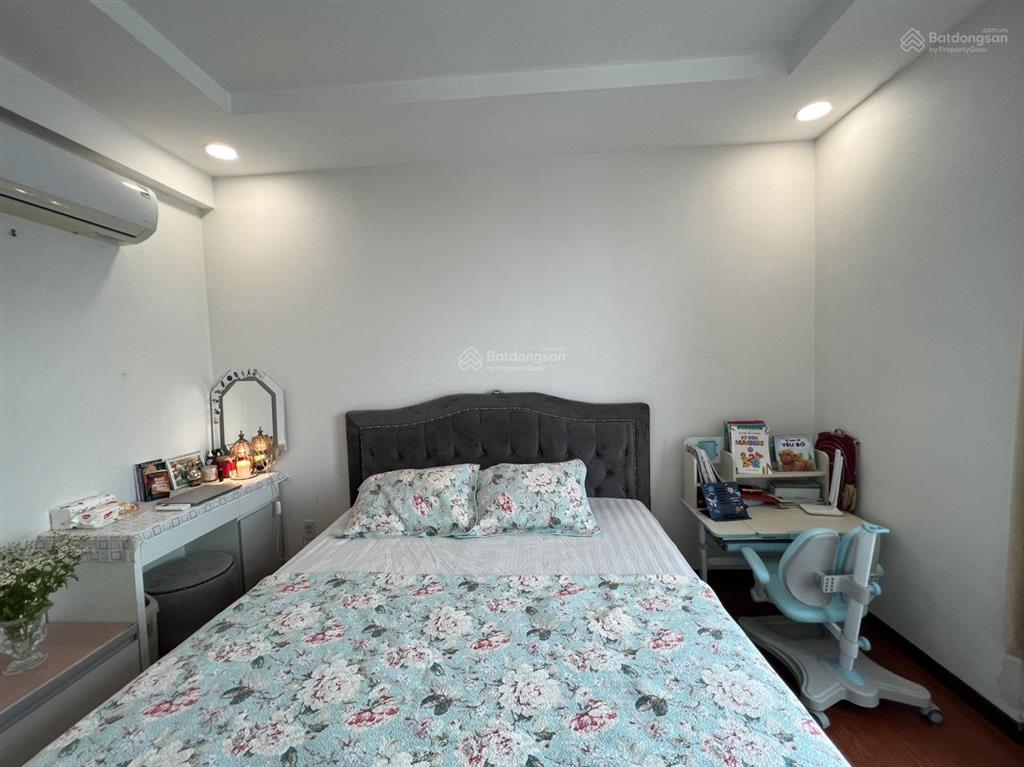 Thuê ngay căn hộ 3pn ban công lớn giá chỉ 14 triệu, tầng cao view thành phố,  0902 539 ***