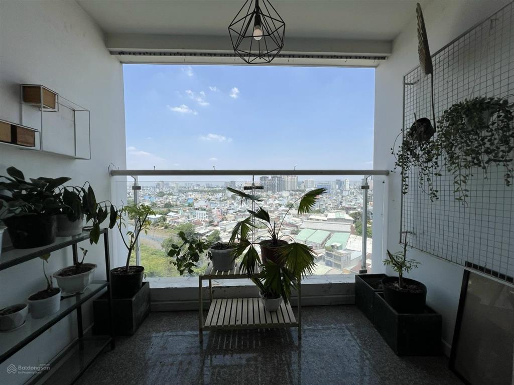 Thuê ngay căn hộ 3pn ban công lớn giá chỉ 14 triệu, tầng cao view thành phố,  0902 539 ***