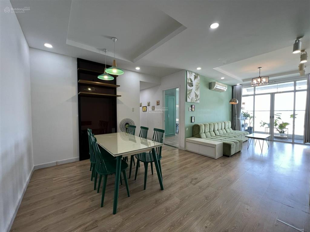 Thuê ngay căn hộ 3pn ban công lớn giá chỉ 14 triệu, tầng cao view thành phố,  0902 539 ***