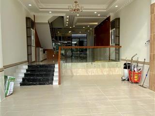 Bán nhà nội thất đầy đủ view công viên thoáng mát kế bên q7