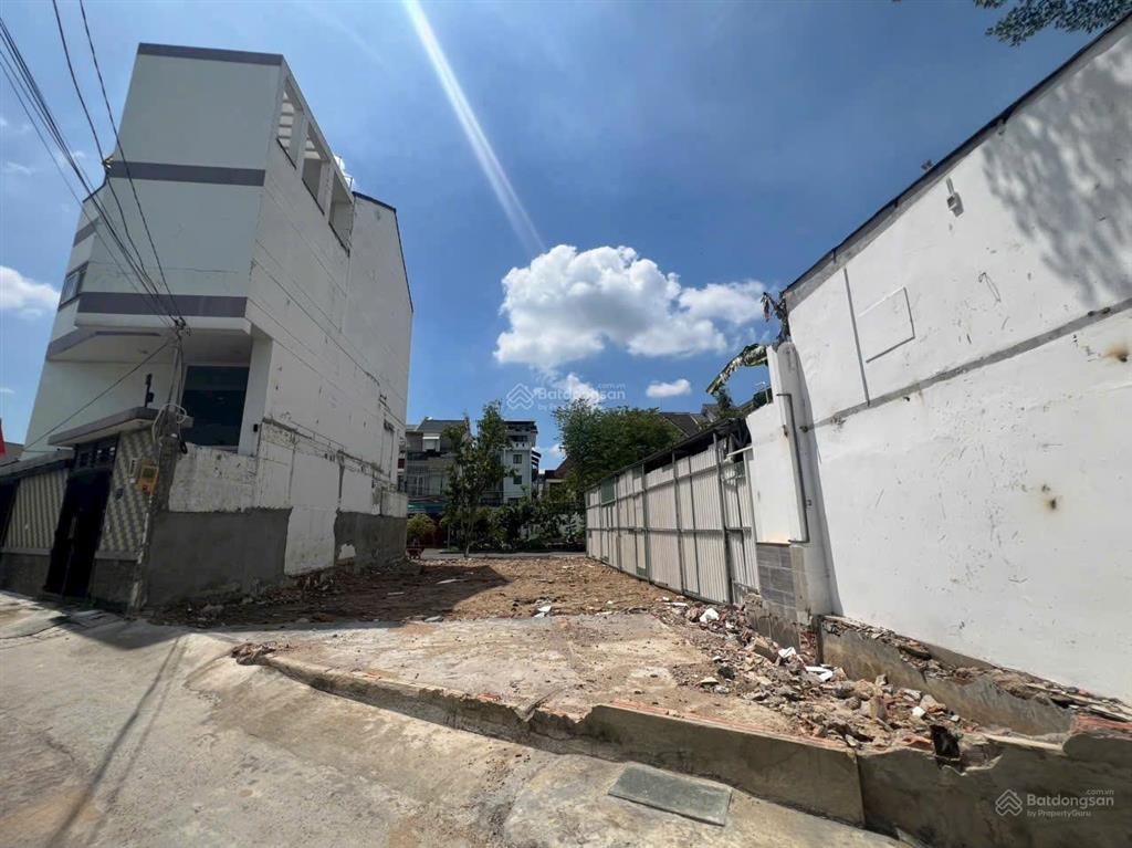 Bán lô đất 2 mặt tiền bề ngang 9.5m, đối diện công viên, đường 15m, hướng đông nam