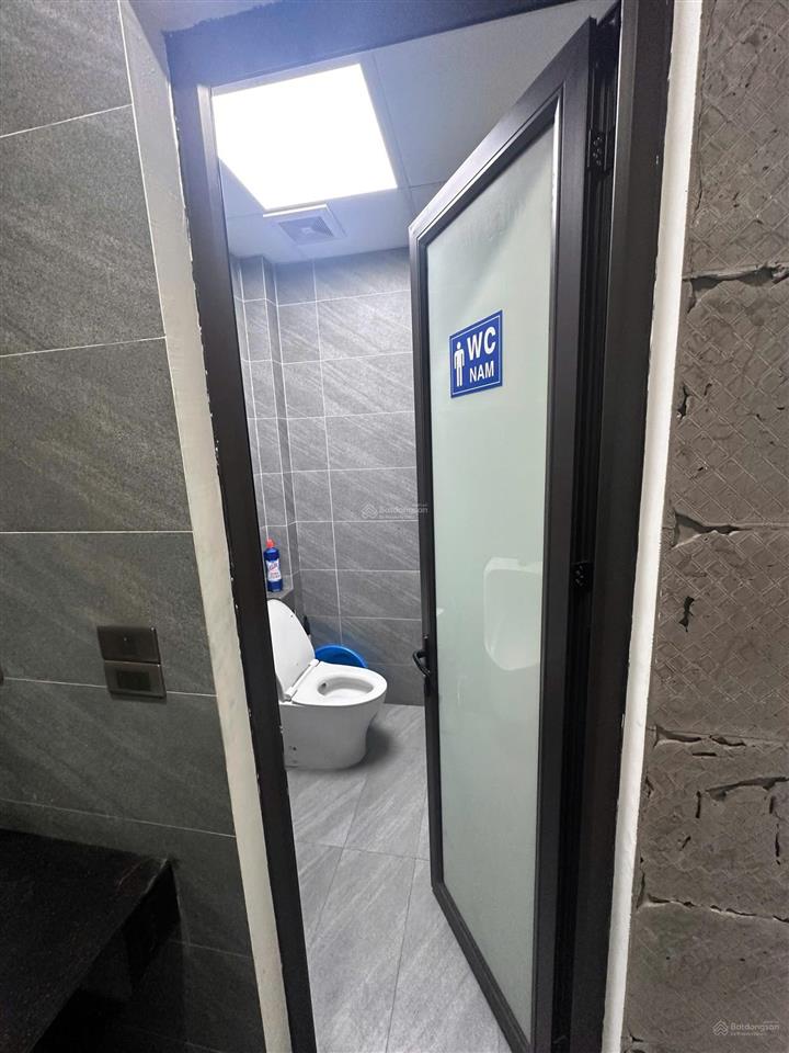 Cho thuê tầng 3 văn phòng 14 ngõ 212 phú diễn ô tô tránh có hầm, pccc, bảo vệ s=125m2 15tr/ sàn