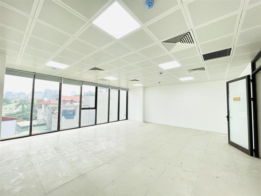 Cho thuê văn phòng 80m2, giá 12.5 tr/th tại phố trung văn, nam từ liêm, view thoáng, hầm xe rộng