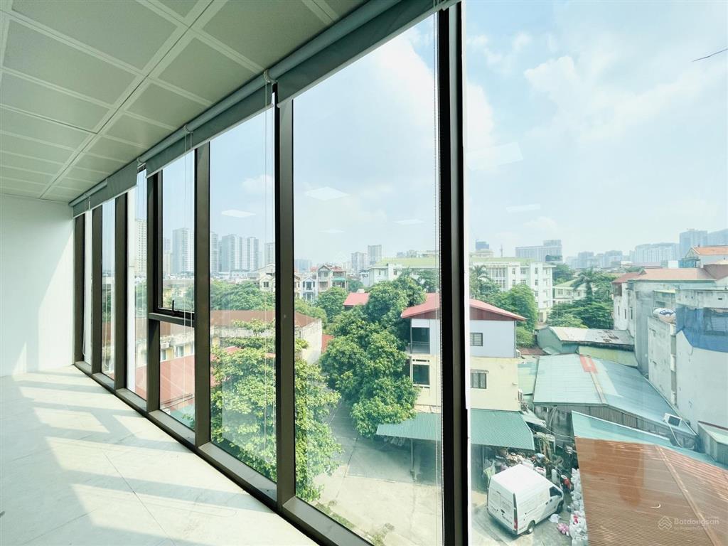 Cho thuê văn phòng 80m2, giá 12.5 tr/th tại phố trung văn, nam từ liêm, view thoáng, hầm xe rộng