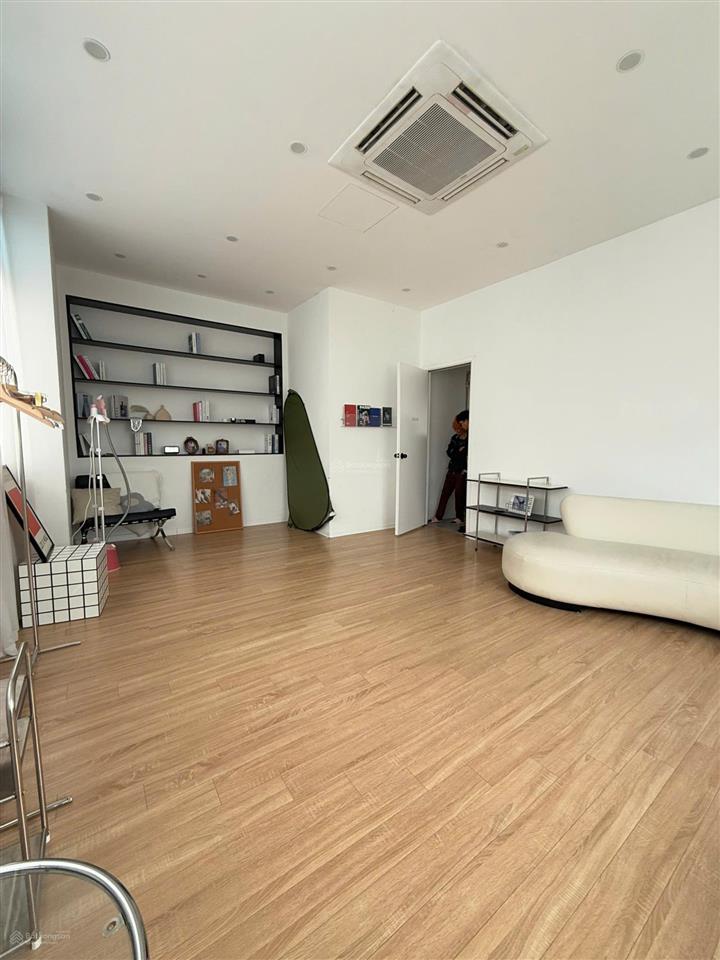 Cho thuê mặt bằng kinh doanh, văn phòng 110m2 tại phố nguyễn ngọc nại, mặt tiền 6m, giá 16 triệu