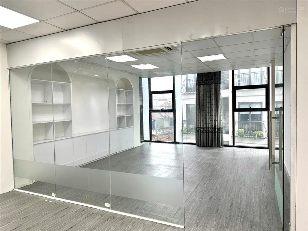 Chỉ hơn 10 triệu có ngay văn phòng ngay ngã tư sở, thanh xuân, chia sẵn phòng vách kính
