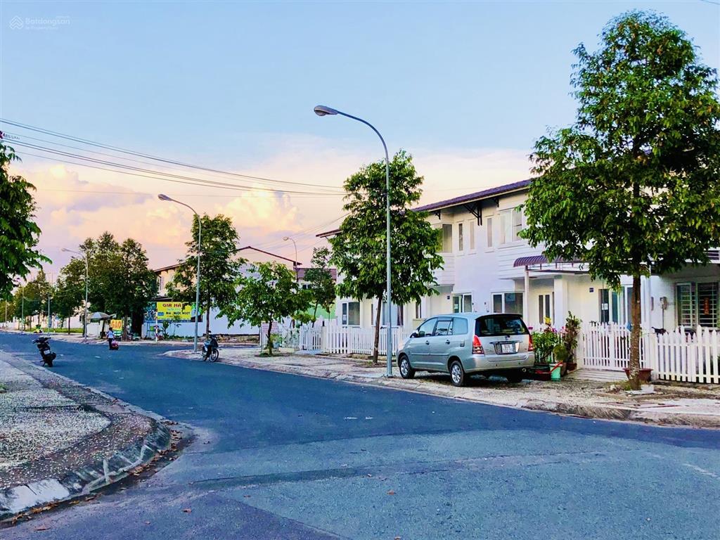 Cho thuê nhà phố khu dta, full nội thất, nhà mới 100%