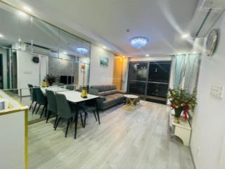 Cho thuê căn hộ 2pn, 2wc, 81m2 đầy đủ nội thất the gold view quận 4