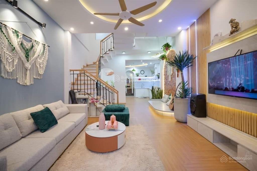 Nhà 4 tầng hoàng diệu  hải châu. nhà xây mới 100% full nội thất. chỉ việc vào ở