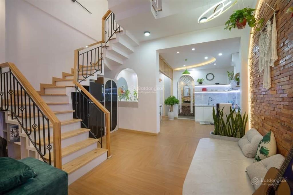 Nhà 4 tầng hoàng diệu  hải châu. nhà xây mới 100% full nội thất. chỉ việc vào ở