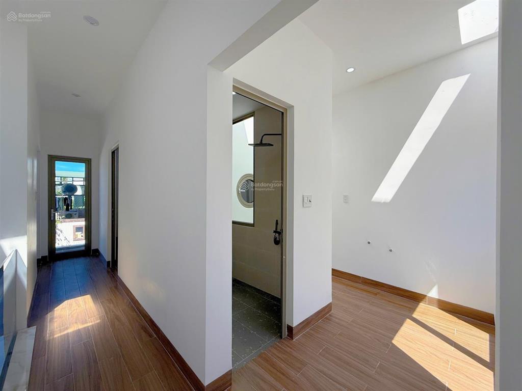 Nhà 3 tầng xây mới trần cao vân  thanh khê. tặng full nội thất. oto đậu đỗ gần nhà