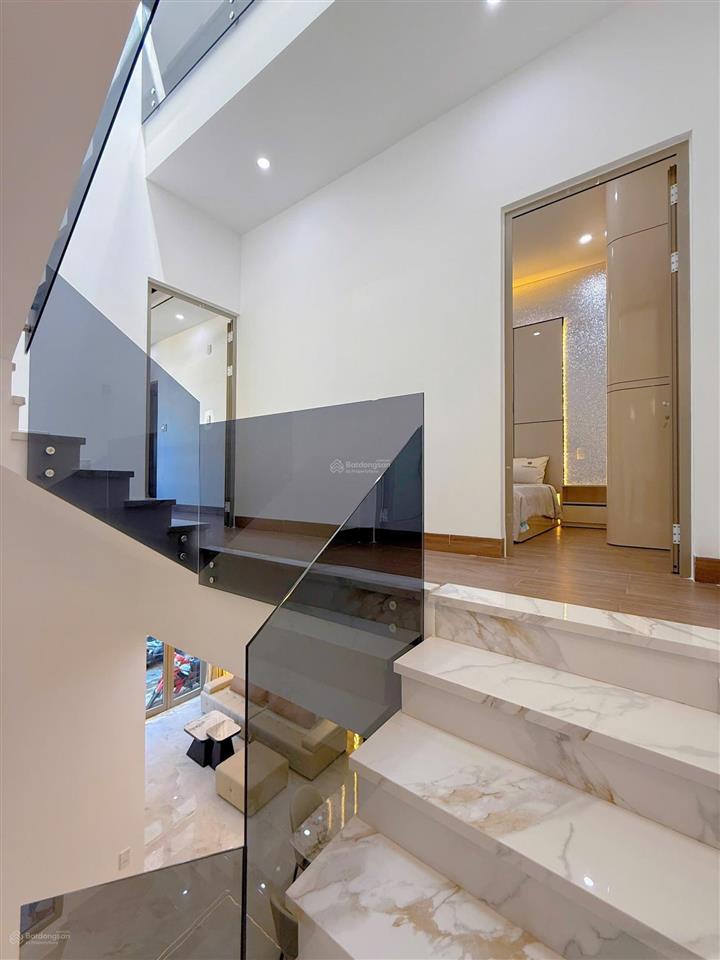 Nhà 3 tầng xây mới trần cao vân  thanh khê. tặng full nội thất. oto đậu đỗ gần nhà