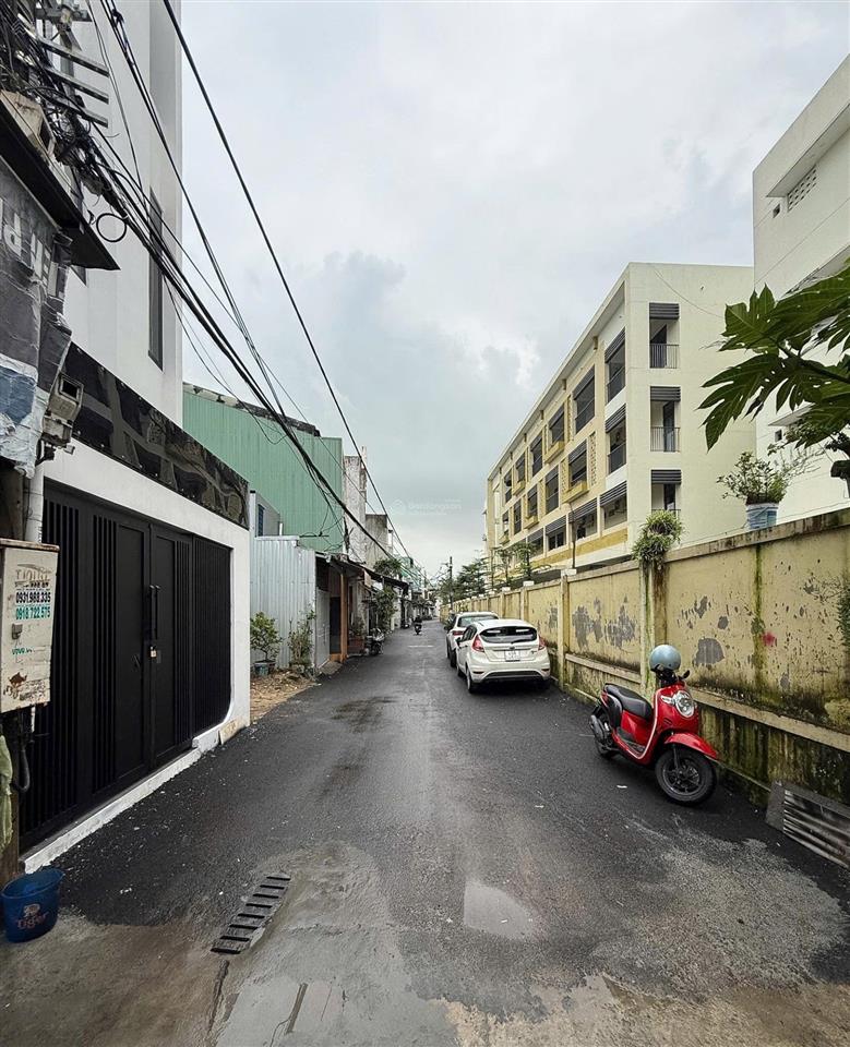 Nhà 3 tầng oto đậu đỗ mới xây xong trần cao vân  thanh khê . ngay biển