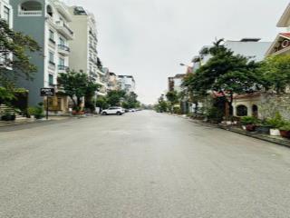 Mặt đường tô hiệu mặt tiền 10,5m vị trí đỉnh có dòng tiền thuê.