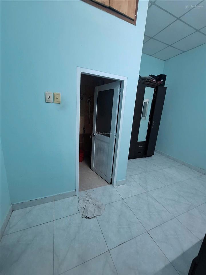 Bán nhà 2 tầng ngay lý phục man đi bộ ra bigc, cách xe hơi 10m, dt 50m2 giá 4tỷ25 còn thương lượng