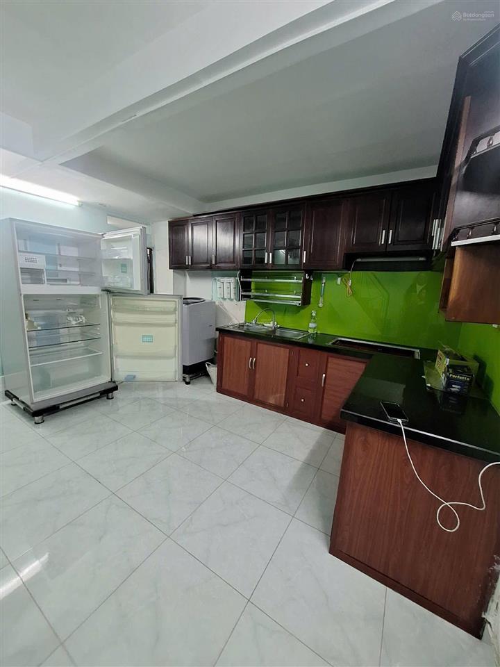 Bán nhà 2 tầng ngay lý phục man đi bộ ra bigc, cách xe hơi 10m, dt 50m2 giá 4tỷ25 còn thương lượng