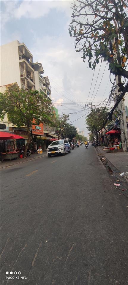 Bán nhà 2 tầng ngay lý phục man đi bộ ra bigc, cách xe hơi 10m, dt 50m2 giá 4tỷ25 còn thương lượng