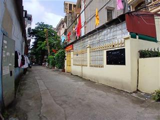 Bán gấp nhà c4 phân lô 42m 2 mặt tiền hoàng quốc việt 10m ra ô tô sổ vuông trước sau như 1 10,4 tỷ