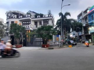 Bán biệt thự sân vườn góc 2 mặt tiền đường số phạm hữu lầu p.phú mỹ q.7 dt 20x24m giá 70 tỷ