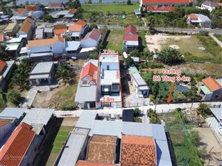 Nhà còn mới 260m2 cách biển dốc lết 1km, mặt tiền 7,8m, đường ôtô đi lại thuận tiện giá chỉ 2,6tỷ
