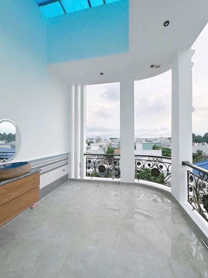 BÁN NHÀ 1T3L đúc, GÓC 2MT + Trục Chính Hẻm. Có luôn chổ để ÔTÔ trong nhà