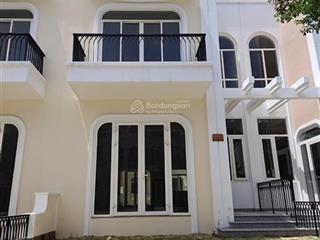 Bán căn nhà phố liền kề khu para sol caraworld cam ranh sổ hồng lâu dài.