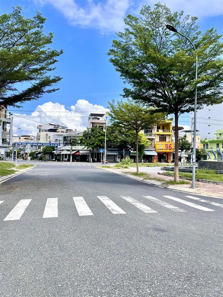 Bán nhà thô 4 tầng kđt mipeco đường số 7 rộng 35m, gần biển, sổ hồng hoàn công.