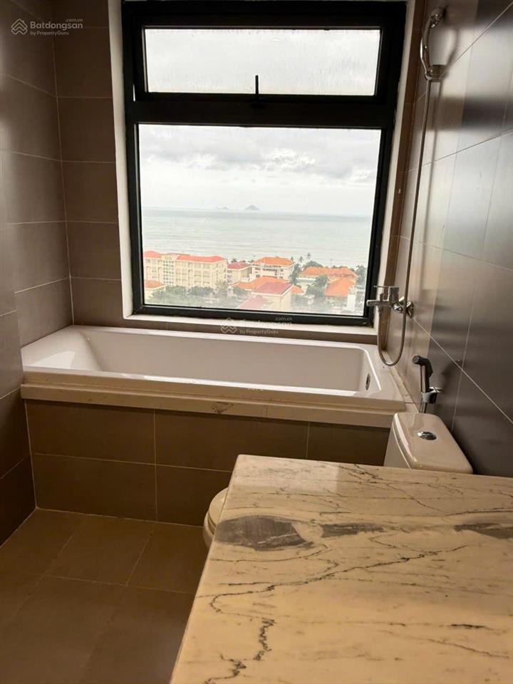 Bán căn hộ biển dqua 3 phòng ngủ 2wc view biển có sổ hồng, ngay tttp