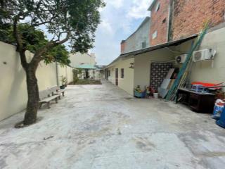 Nhà sân vườn liền kề khu dân cư sim city. đường xe hơi tận nơi. sẵn máy lạnh