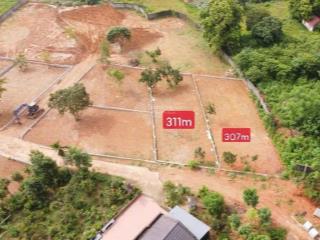 Cần bán nhanh 2 lô đất xã vân hoà cũ. dt 311m2 và 307m2. sẵn sổ hồng. vị trí đẹp