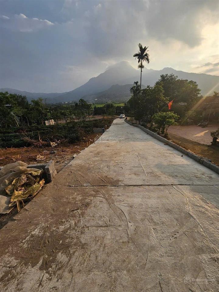 2,1 tỷ sở hữu ngay lô đất đẹp xã yên bài.301m2,có 150m thổ cư,đường rộng đã xây ranh giới rõ ràng