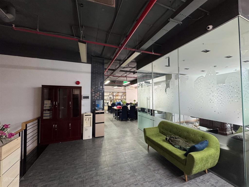 Chính chủ bán 2 căn shophouse đập thông, đã có nội thất văn phòng, sổ đỏ lâu dài