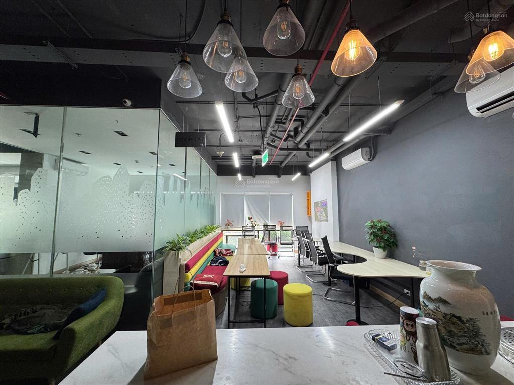 Chính chủ bán 2 căn shophouse đập thông, đã có nội thất văn phòng, sổ đỏ lâu dài