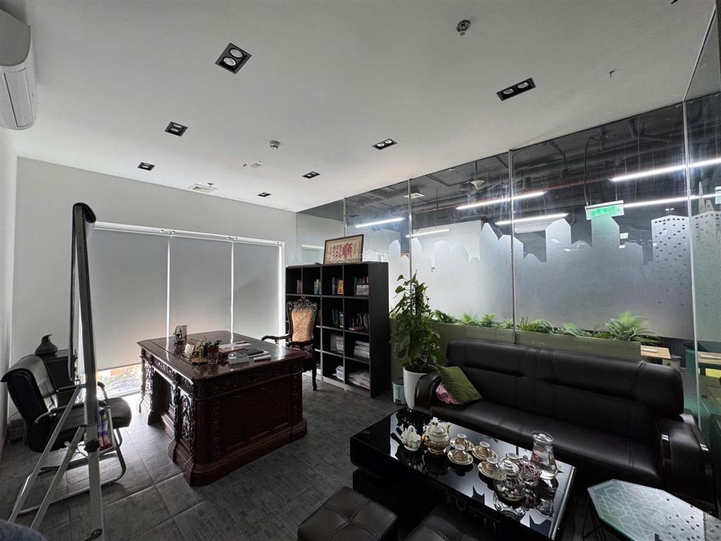 Chính chủ bán 2 căn shophouse đập thông, đã có nội thất văn phòng, sổ đỏ lâu dài