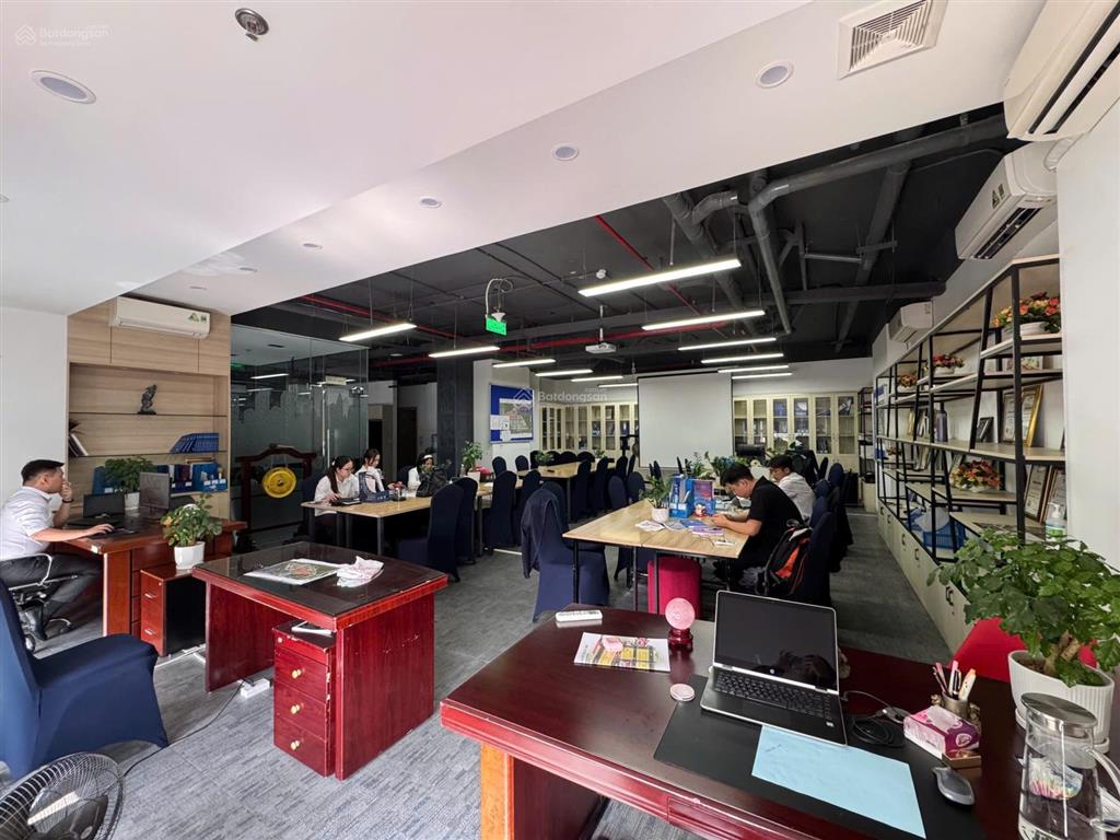 Chính chủ bán 2 căn shophouse đập thông, đã có nội thất văn phòng, sổ đỏ lâu dài