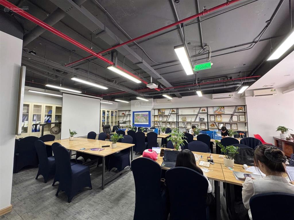 Chính chủ bán 2 căn shophouse đập thông, đã có nội thất văn phòng, sổ đỏ lâu dài