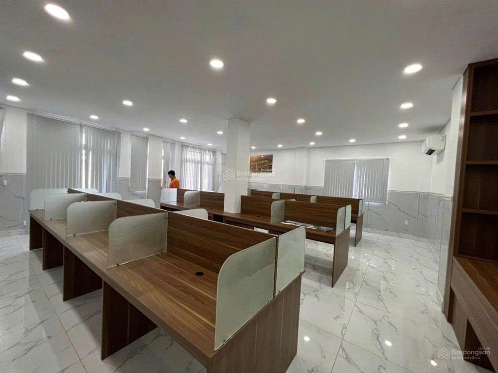 Cần cho thuê nhà góc 2mt 380a đường nguyễn tri phương, phường 9, quận 10 gần đường 3/2  ngô quyền
