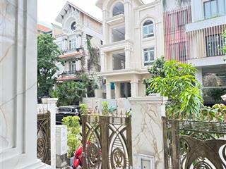 Bán biệt thự khu himlam q7 siêu đẹp, 200m2 , hầm 4 lầu, 6pn 62 tỷ