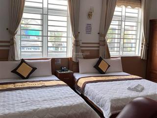 Bán khách sạn q12, 6 lầu, thang máy, có 19 phòng , thu nhập trên 200tr chỉ 16 tỷ
