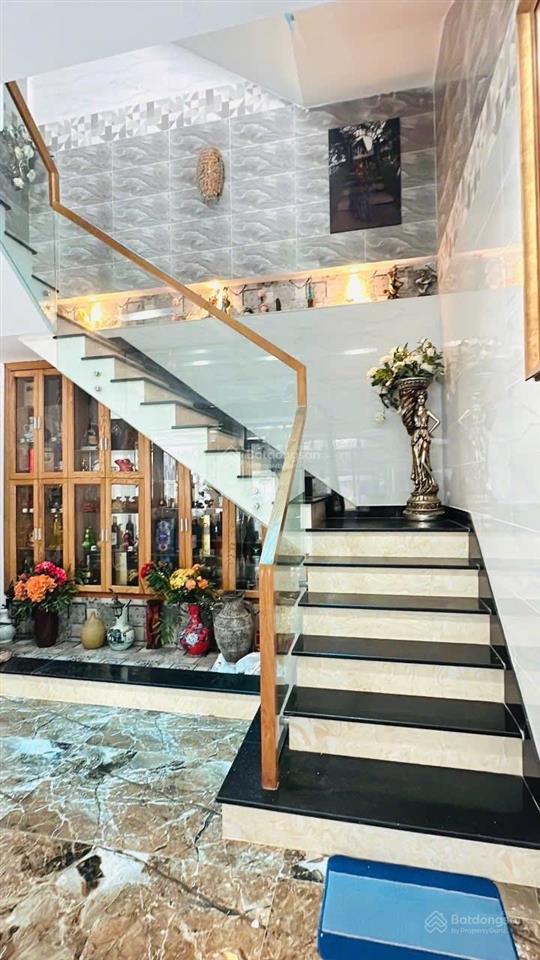 Bán biệt thự 3 lầu, hồ bơi , 380m2 thảo điền q2 chỉ 105 tỷ