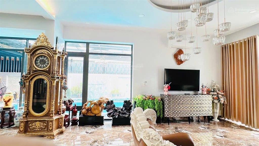 Bán biệt thự 3 lầu, hồ bơi , 380m2 thảo điền q2 chỉ 105 tỷ
