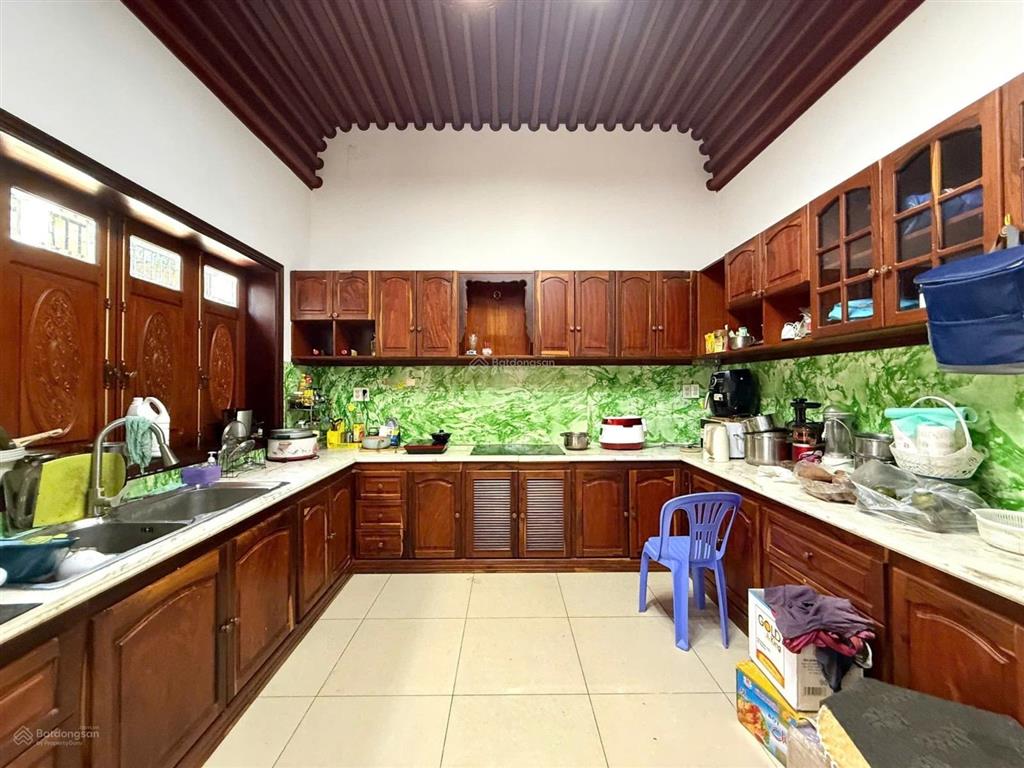 Bán biệt thự lô gốc , wew công viên 300m2, hầm, 4 lầu, 10pn, bình hưng, chỉ 30,5 tỷ