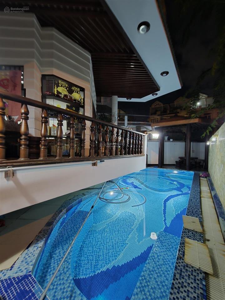 Bán biệt thự lô gốc , wew công viên 300m2, hầm, 4 lầu, 10pn, bình hưng, chỉ 30,5 tỷ