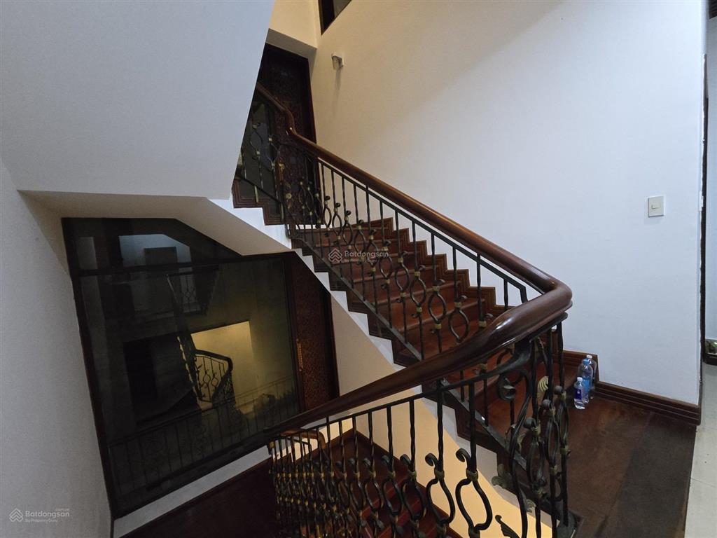 Bán biệt thự lô gốc , wew công viên 300m2, hầm, 4 lầu, 10pn, bình hưng, chỉ 30,5 tỷ