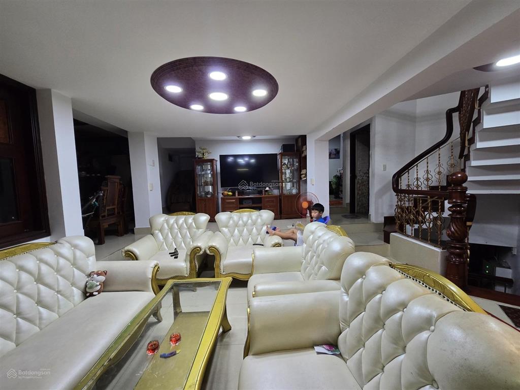 Bán biệt thự lô gốc , wew công viên 300m2, hầm, 4 lầu, 10pn, bình hưng, chỉ 30,5 tỷ