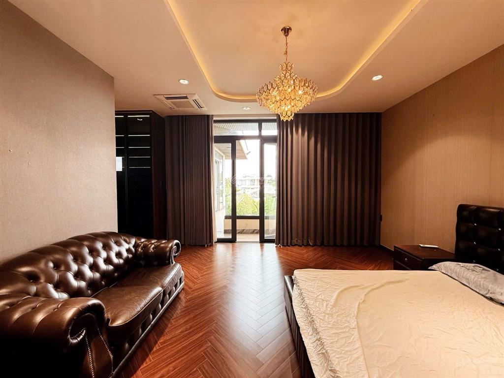 Bán biệt thự sân vườn, hồ bơi, ao cá koi , 1200m2 , bình chánh chỉ 37,5 tỷ