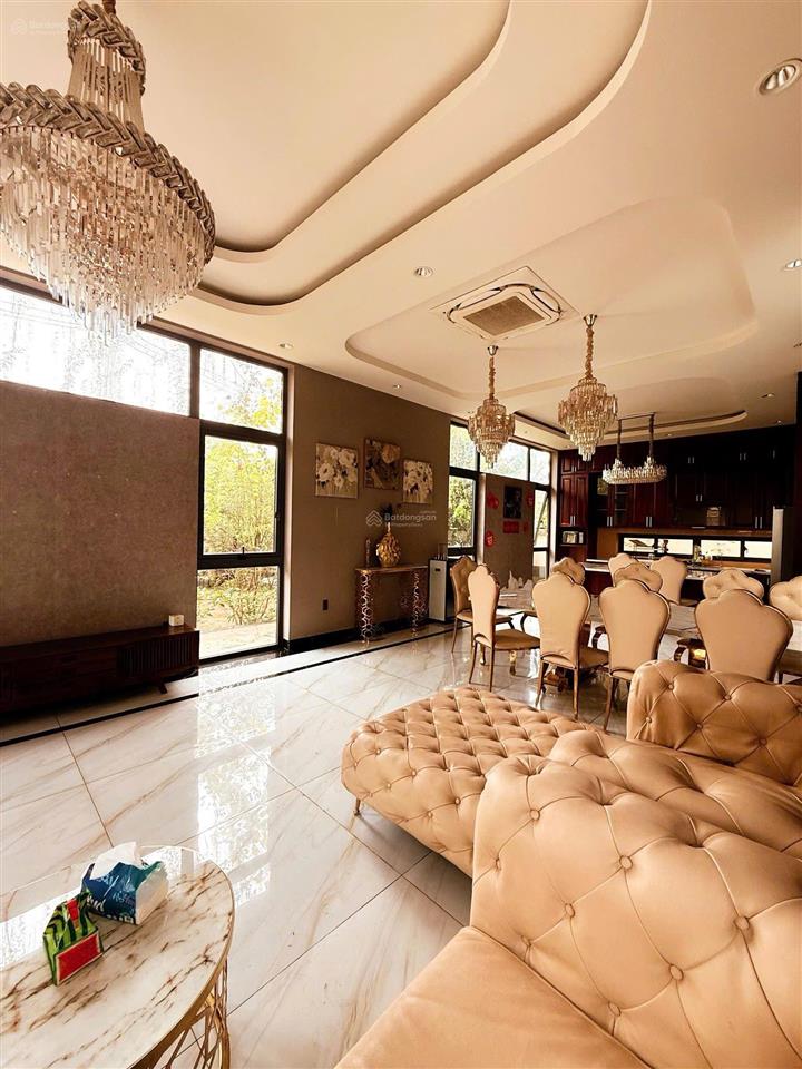 Bán biệt thự sân vườn, hồ bơi, ao cá koi , 1200m2 , bình chánh chỉ 37,5 tỷ