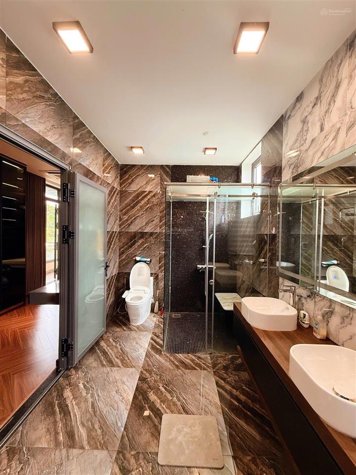 Bán biệt thự sân vườn, hồ bơi, ao cá koi , 1200m2 , bình chánh chỉ 37,5 tỷ