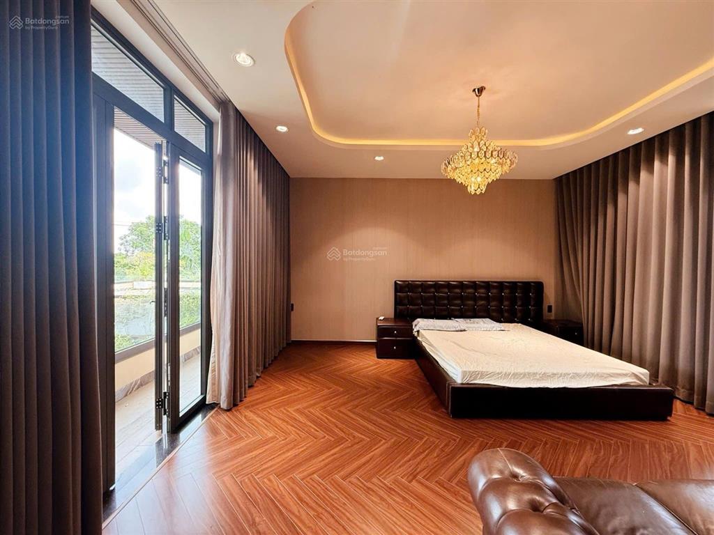 Bán biệt thự sân vườn, hồ bơi, ao cá koi , 1200m2 , bình chánh chỉ 37,5 tỷ